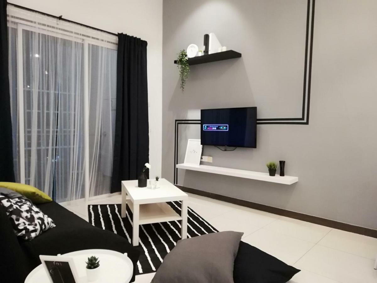 Puchong Skypod Residence: High-Floor Balcony with Mall Access Exterior photo