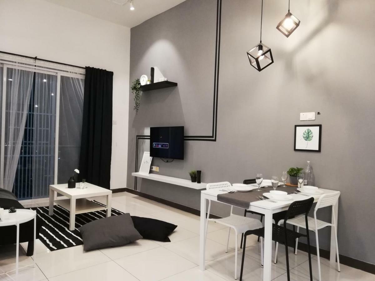 Puchong Skypod Residence: High-Floor Balcony with Mall Access Exterior photo