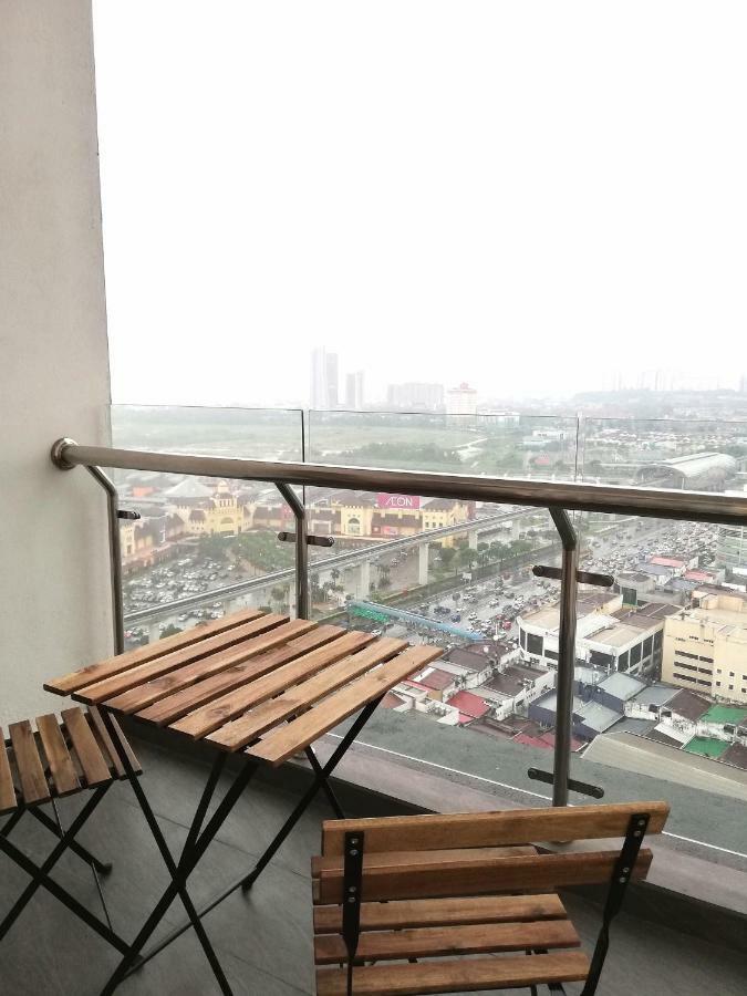 Puchong Skypod Residence: High-Floor Balcony with Mall Access Exterior photo