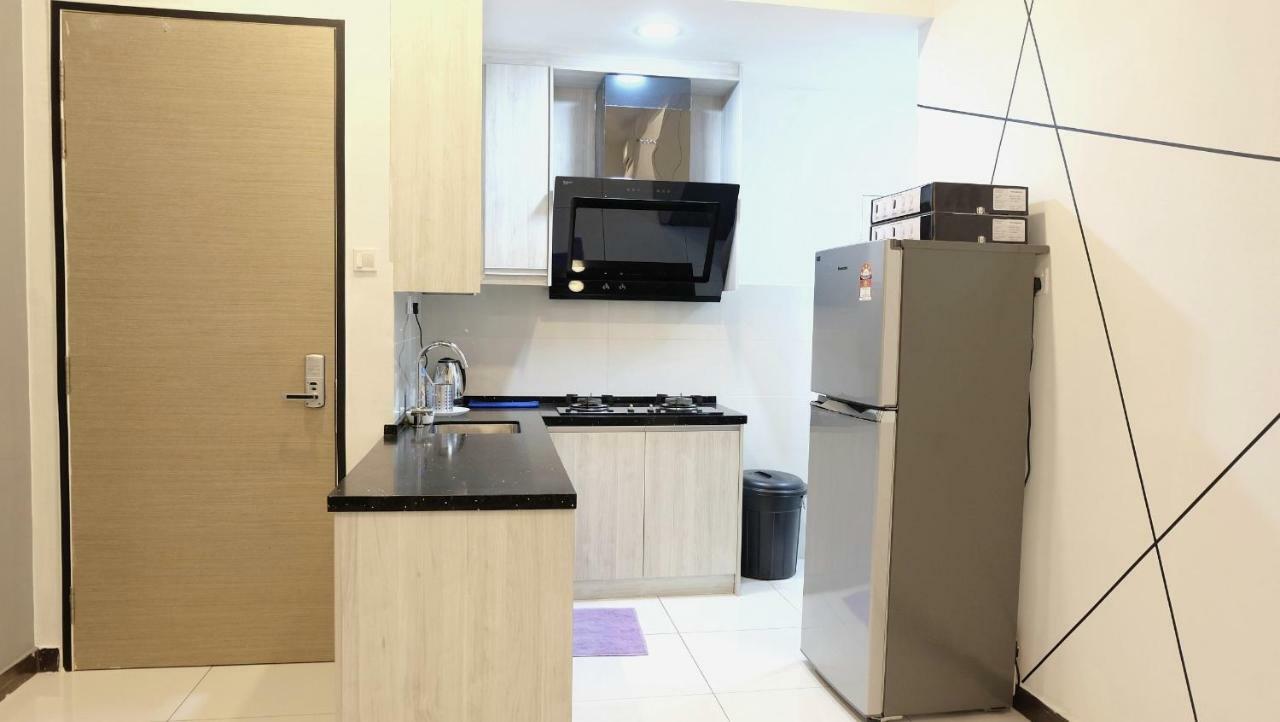 Puchong Skypod Residence: High-Floor Balcony with Mall Access Exterior photo