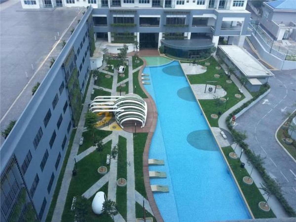 Puchong Skypod Residence: High-Floor Balcony with Mall Access Exterior photo